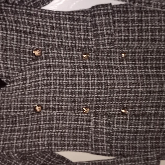 A beautiful tweed dress. This dress is a size  Small and is very cute for winter - Picture 3 of 4